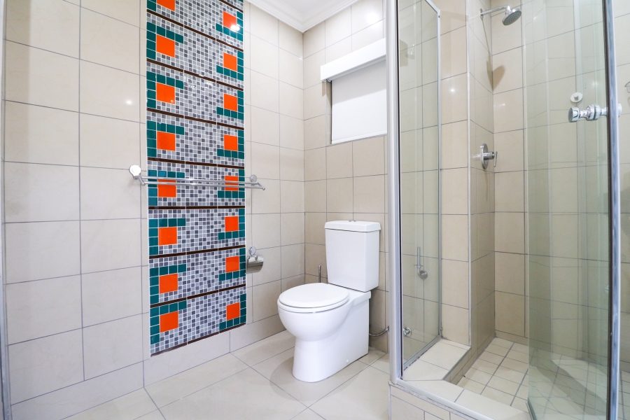 8 Bedroom Property for Sale in Reebok Western Cape